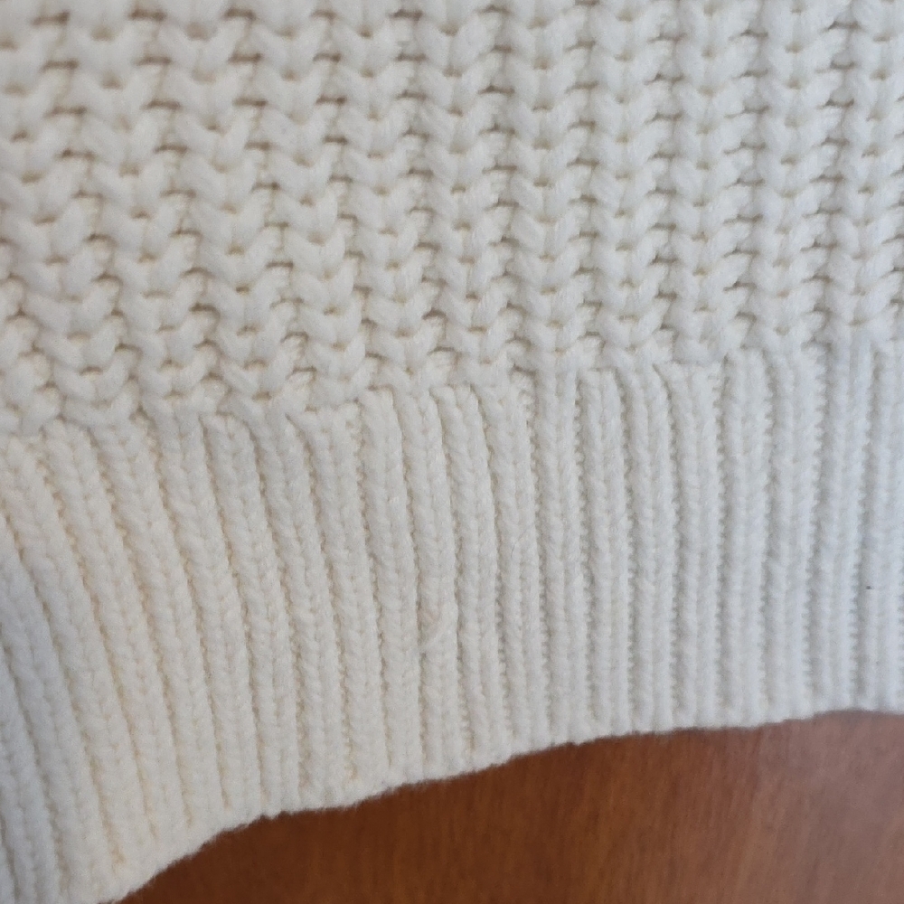 Abercrombie & Fitch Women's V-Neck Sweater - Cream with Black and Brown Trim - Picture 4 of 8